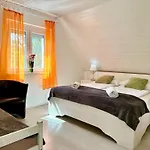 Szent Orban Panzio - Kutyabarat Guest house