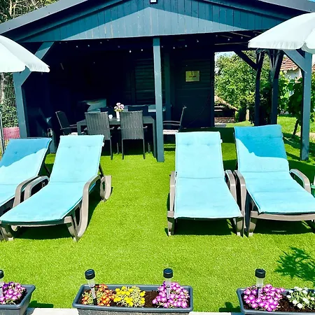 Szent Orban Panzio - Kutyabarat Guest house *