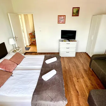 Szent Orban Panzio - Kutyabarat Guest house *