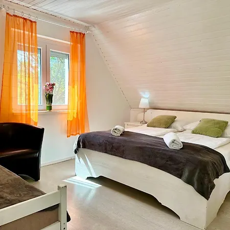 Szent Orban Panzio - Kutyabarat Guest house