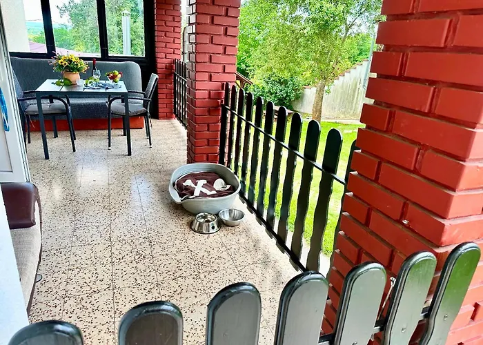 Szent Orban Panzio - Kutyabarat בית הארחה 4*