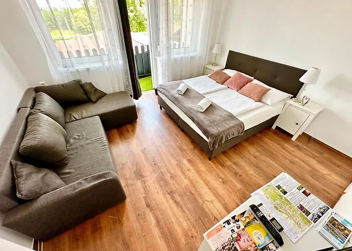 Szent Orban Panzio - Kutyabarat 4*