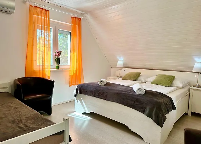 Szent Orban Panzio - Kutyabarat בית הארחה