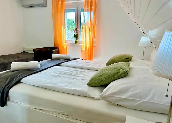 Szent Orban Panzio - Kutyabarat זלקרוס