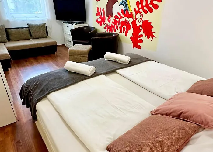 Szent Orban Panzio - Kutyabarat בית הארחה 4*